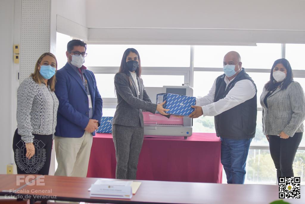 Segob entregó a la FGE, equipo para analizar ADN de forma automatizada