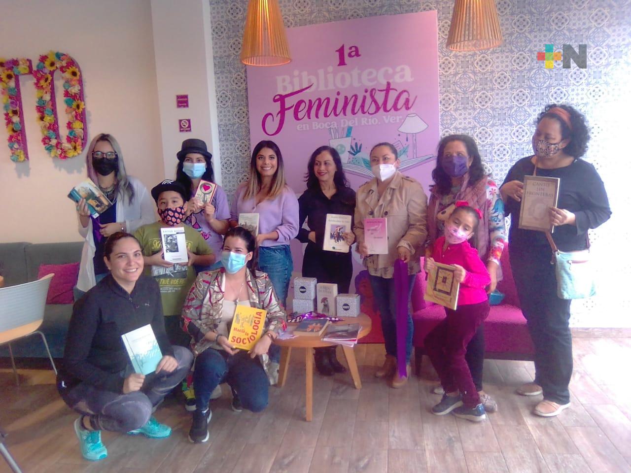 Instalan biblioteca feminista en Boca del Río