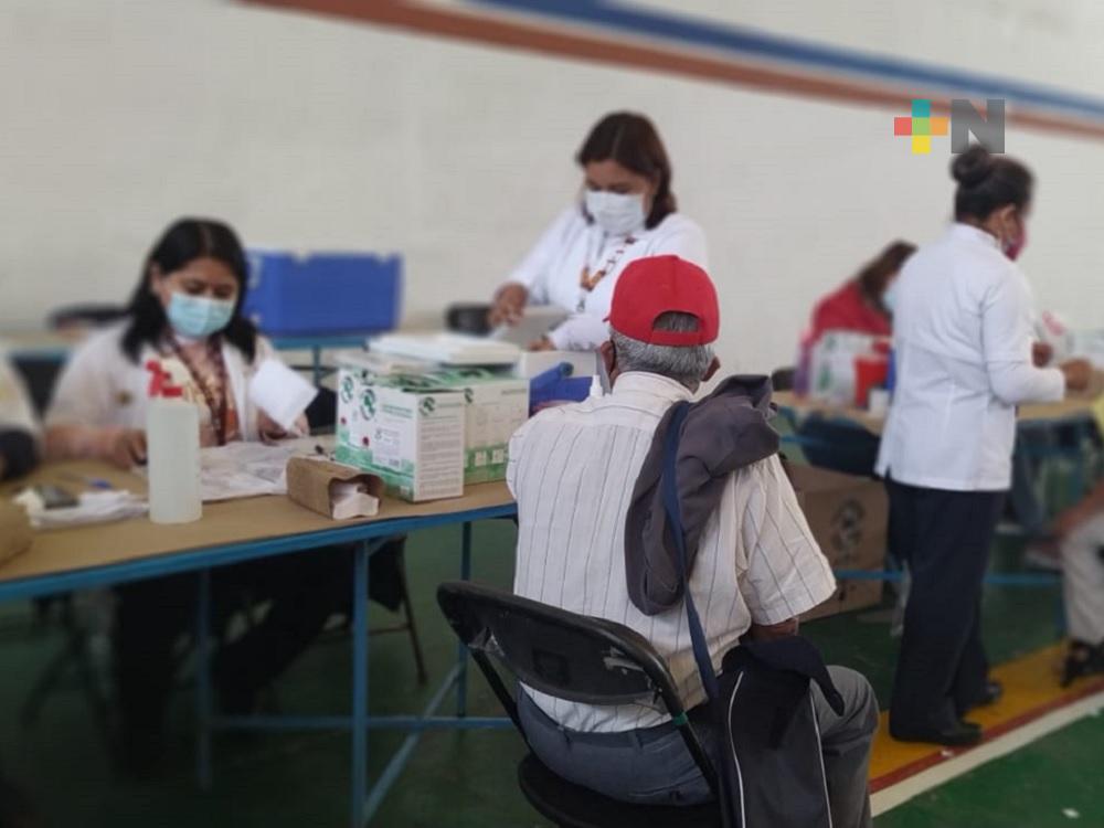 Continúa aplicación de vacuna antiCovid en municipio de Coatepec
