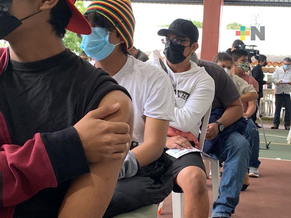 En Coatzacoalcos adolescentes recibieron segunda dosis contra Covid-19