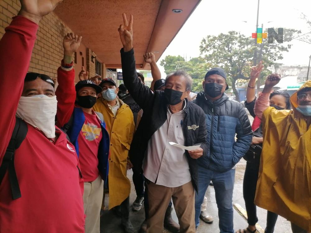 En Coatzacoalcos trabajadores realizan paro de actividades exigen pago y aguinaldo