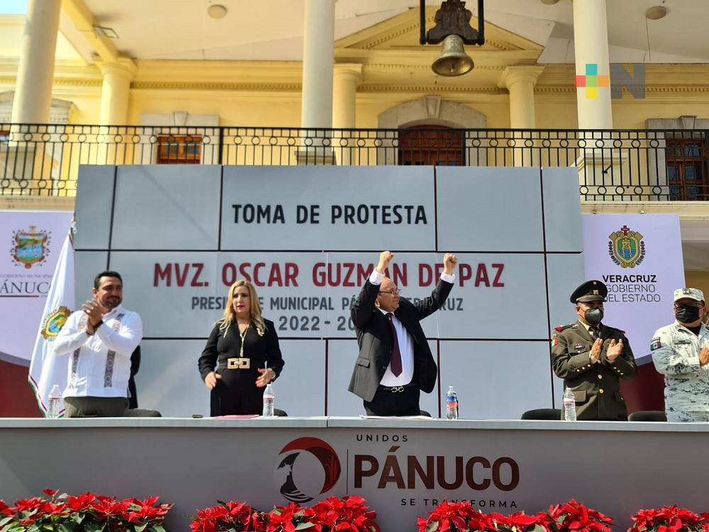 Oscar Guzmán de Paz toma protesta como alcalde de Pánuco