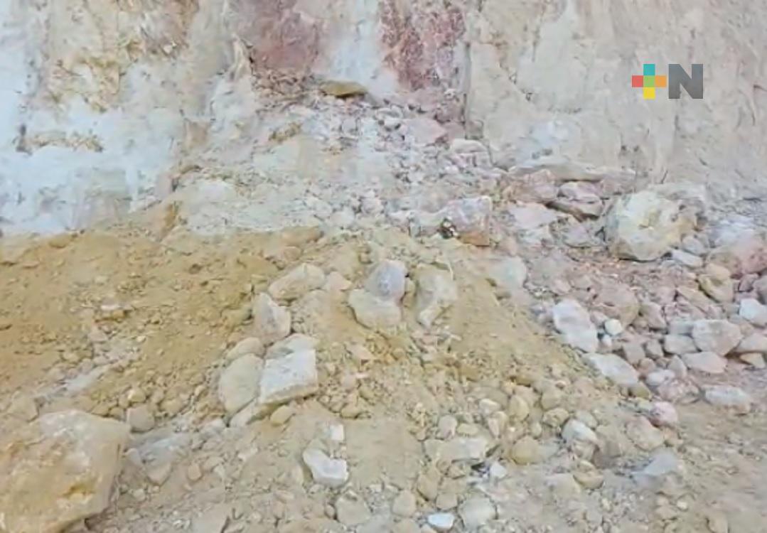 En ejido de Huayacocotla fallecen tres personas por derrumbe de rocas