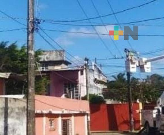 Falla en línea de CFE dejó sin servicio a colonias de Coatzacoalcos