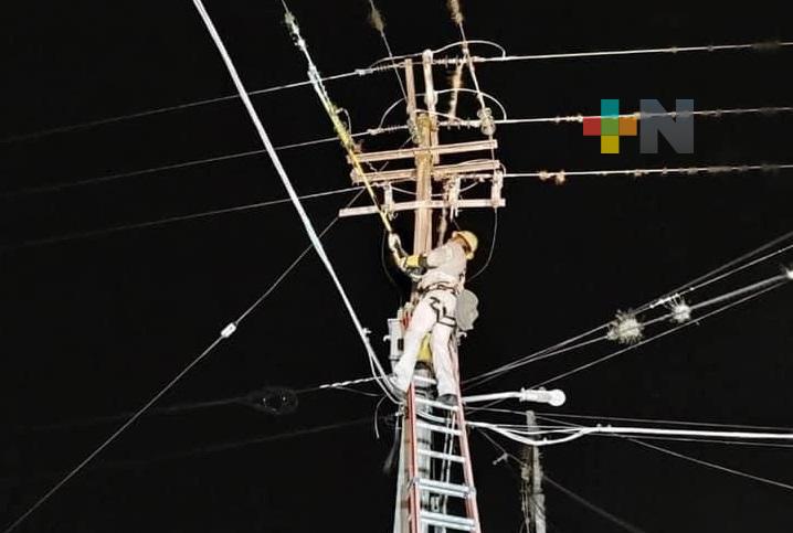 Restablece CFE suministro eléctrico al 99% en estados afectados por FF-19