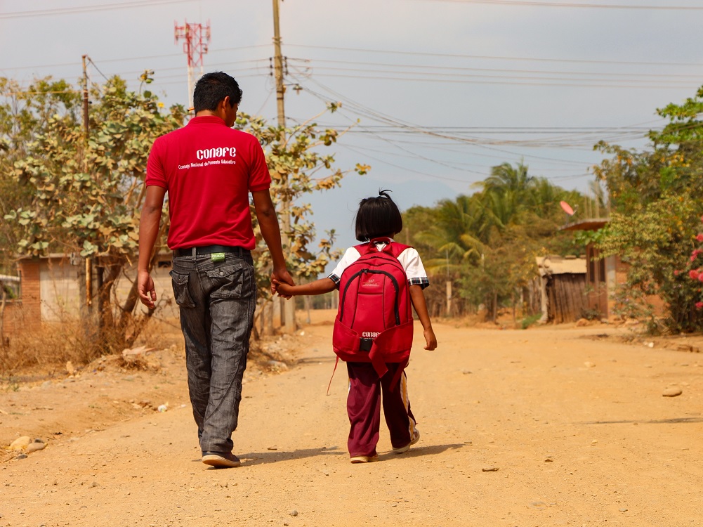 Incrementa Conafe apoyos económicos para sus figuras educativas
