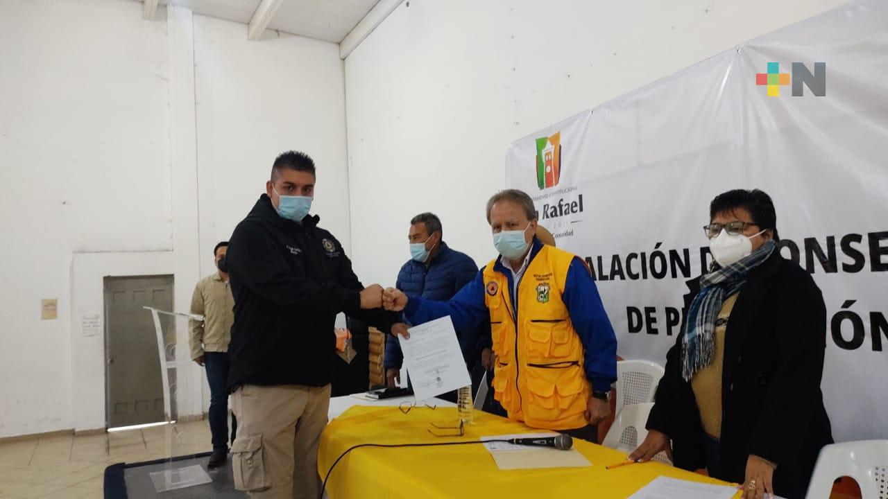 Luis Ángel Cortés vuelve a rendir protesta como director de Protección Civil municipal en San Rafael