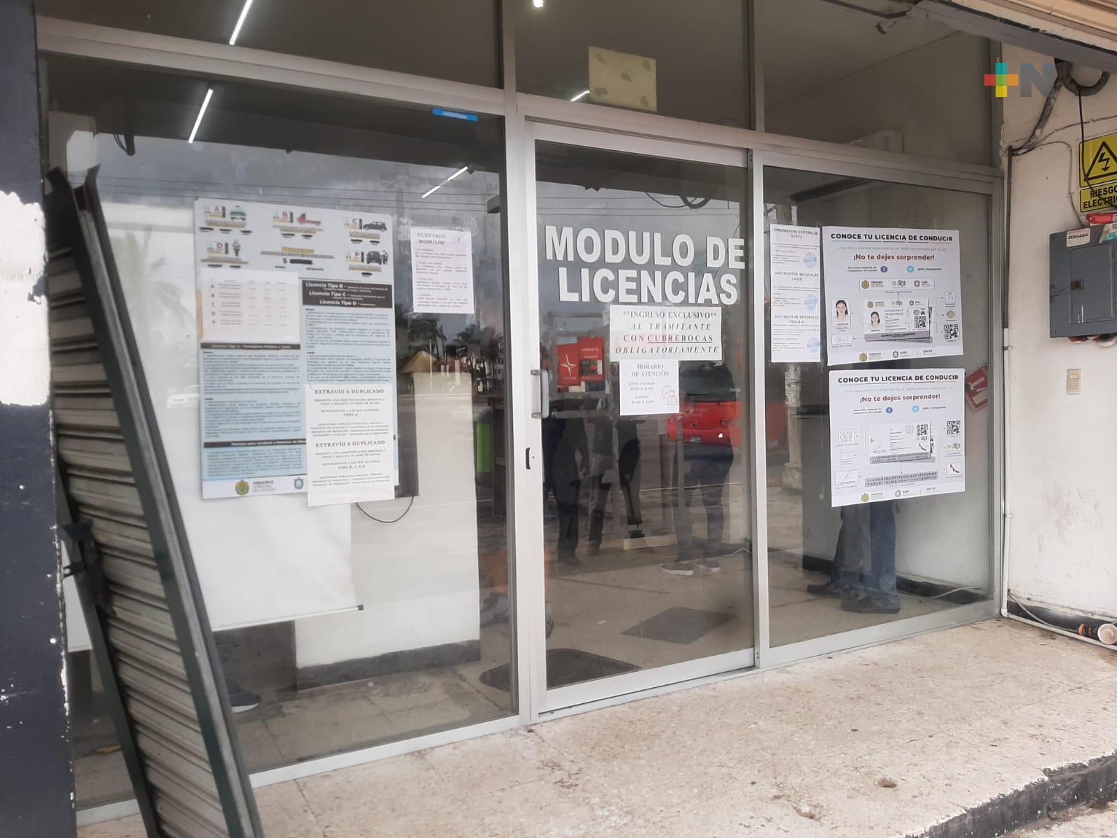 Ciudadanos acuden renovar o solicitar licencia de conducir