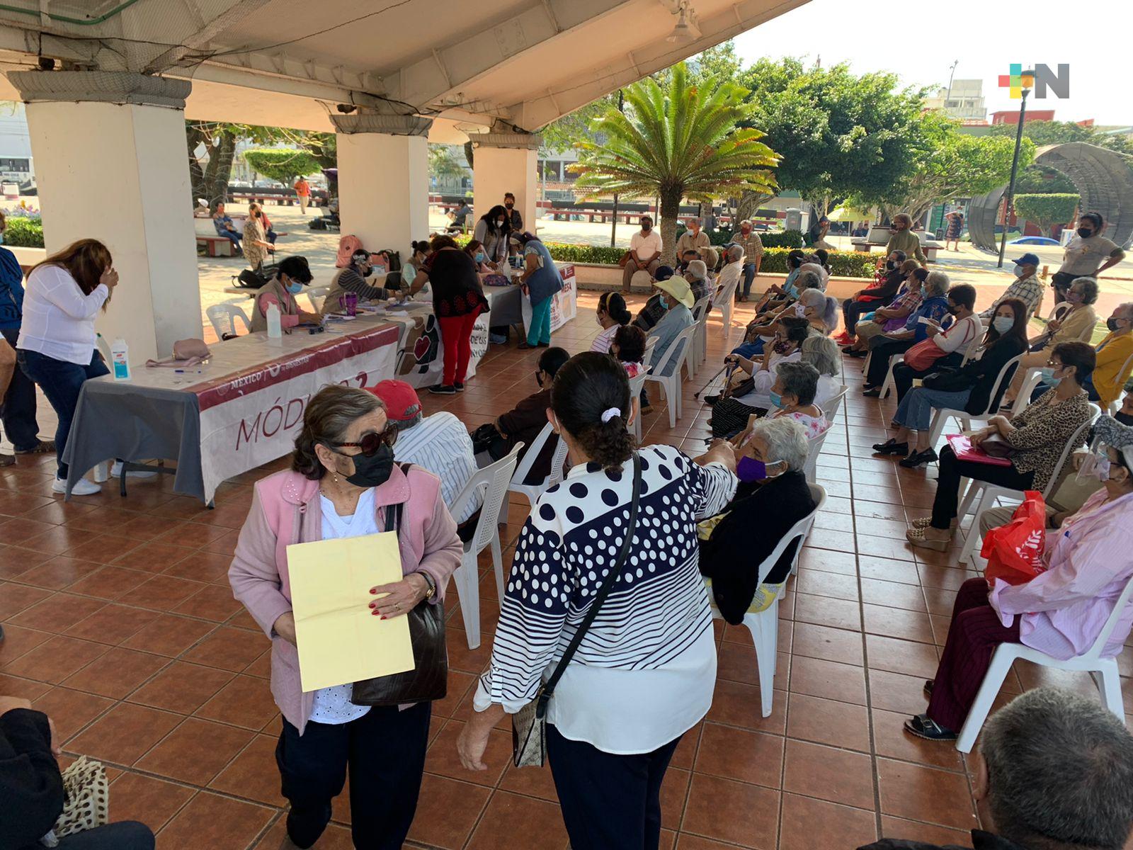 Con medidas sanitarias continúa pago de pensiones para el bienestar en Coatza