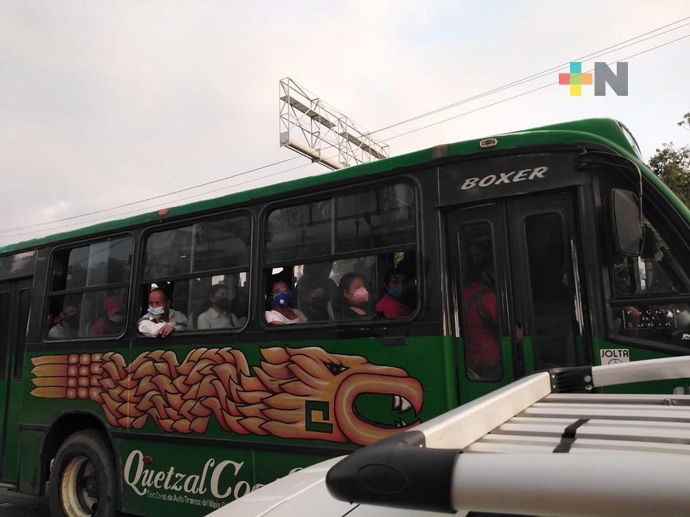 Piden a choferes no subir pasajeros sin cubrebocas a urbanos de Coatzacoalcos