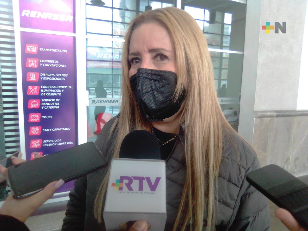 Rebeca Quintanar supervisó programas en localidad del municipio de Astacinga