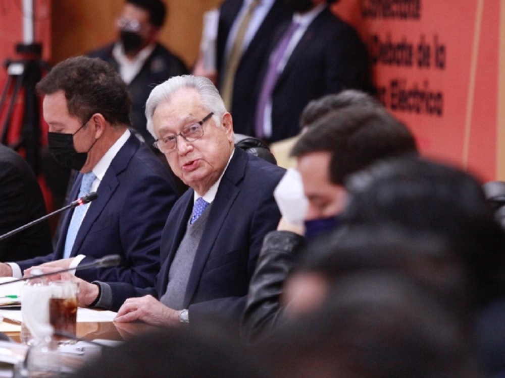 Reforma Eléctrica va contra monopolios privados: Manuel Bartlett