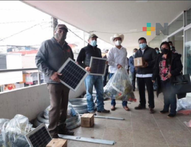 Sedarpa entregó insumos agropecuarios en sierra norte y huasteca de Veracruz