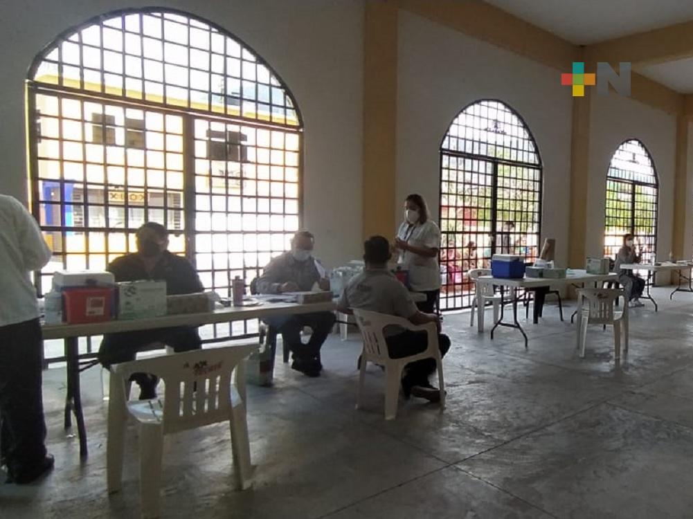 Sin contratiempos se llevó a cabo vacuna de refuerzo en Jalcomulco