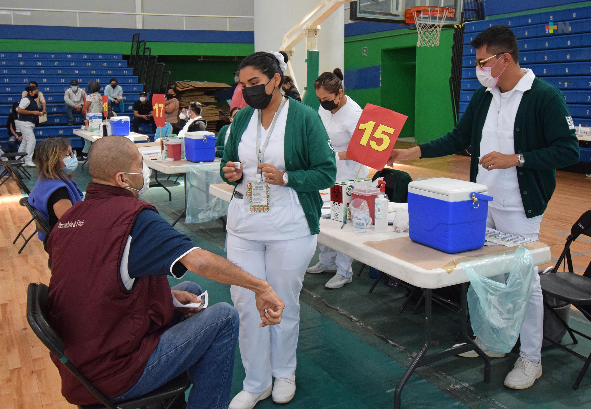 Participa personal del IMSS Veracruz Norte en aplicación de vacuna de refuerzo