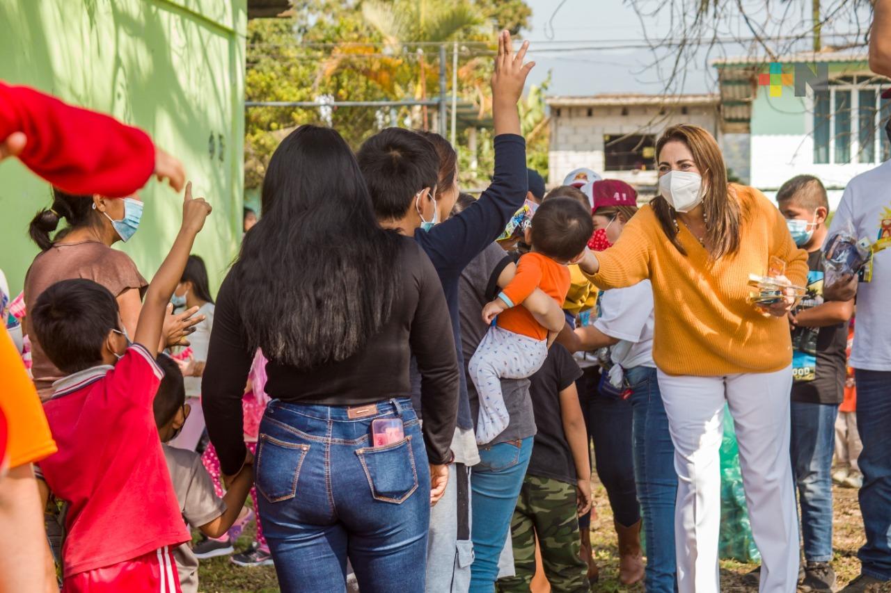 DIF realiza Caravana de entrega de juguetes “Estrella de la alegría”