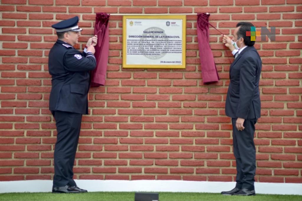 Preside Gobernador la develación de la placa en memoria de elementos caídos en cumplimiento de su deber