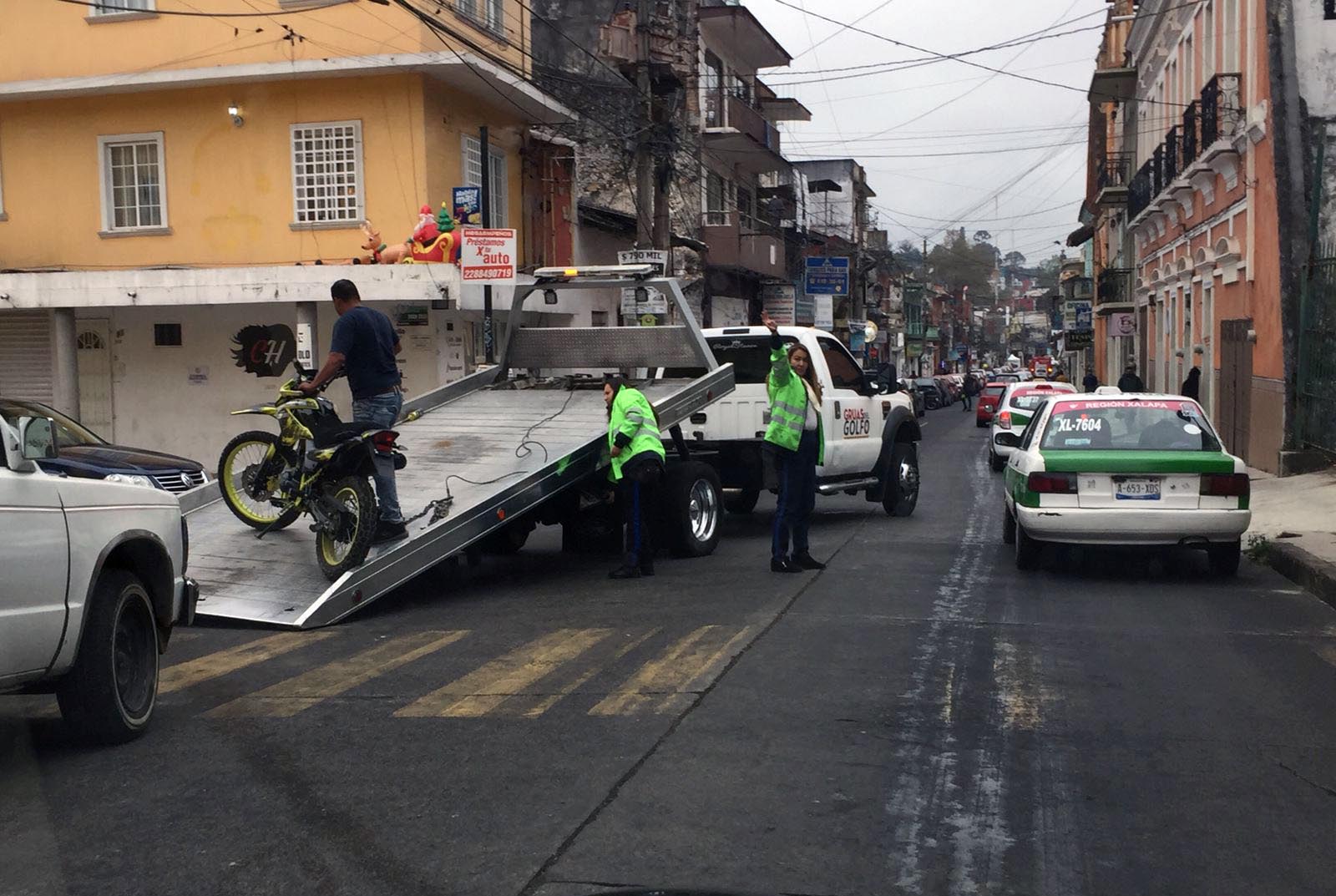 Regular servicio de grúas mediante reglamento es un proceso complicado