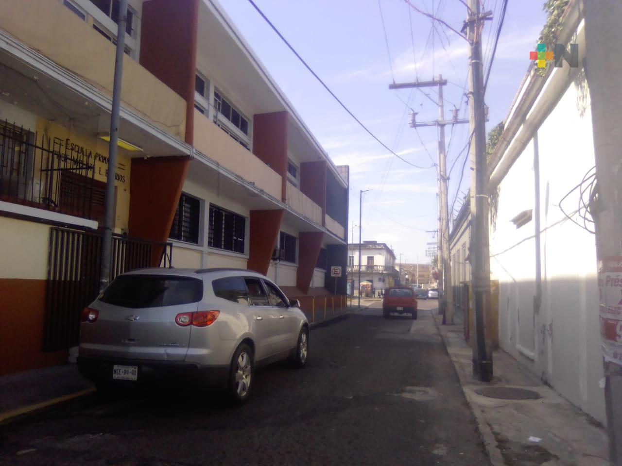 Sin energía vecinos de calle ubicada en centro de la ciudad de Veracruz