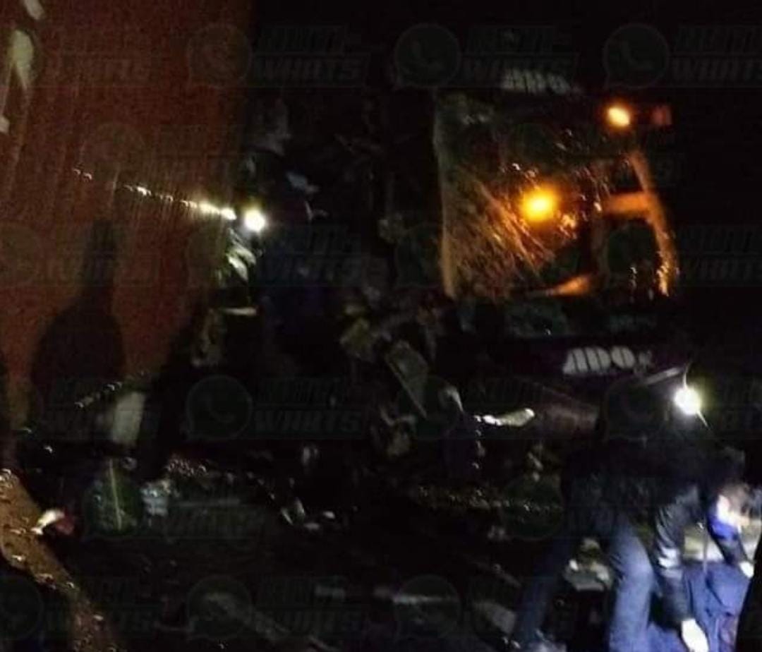 Accidente en tramo Perote-Xalapa entre autobús y tráiler deja nueve lesionados y dos fallecidos