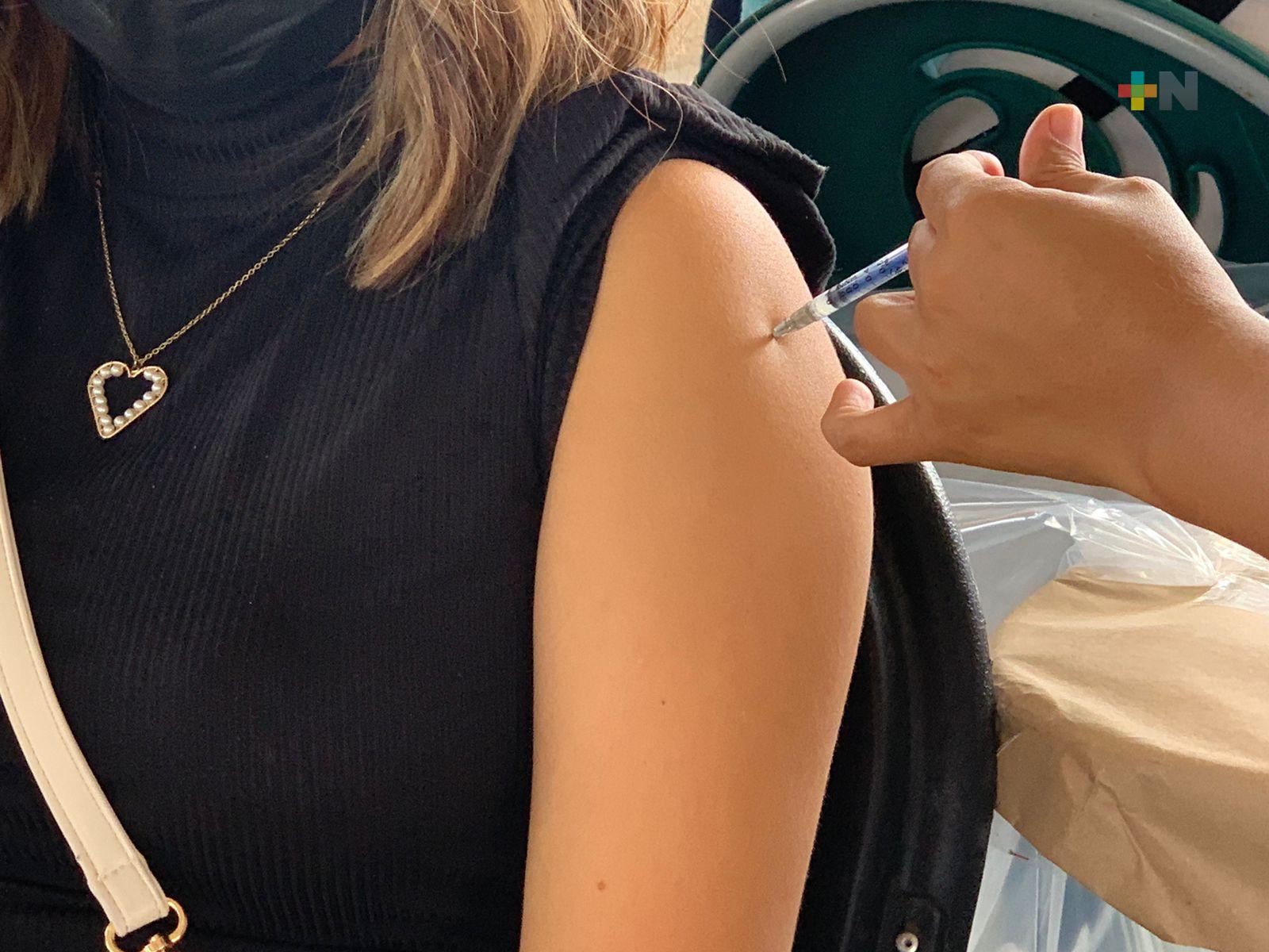 Jornada de vacunación realizan en San Andrés Tlalnelhuayocan