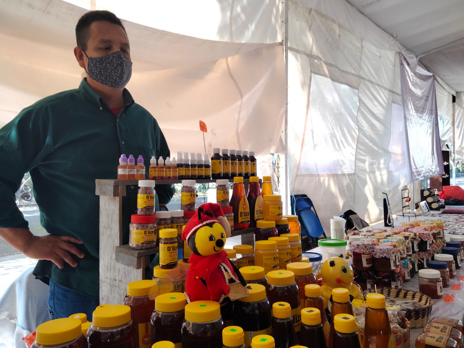 Vendedores agradecieron la oportunidad de participar en el Festival Orgullo Navideño de Coatepec