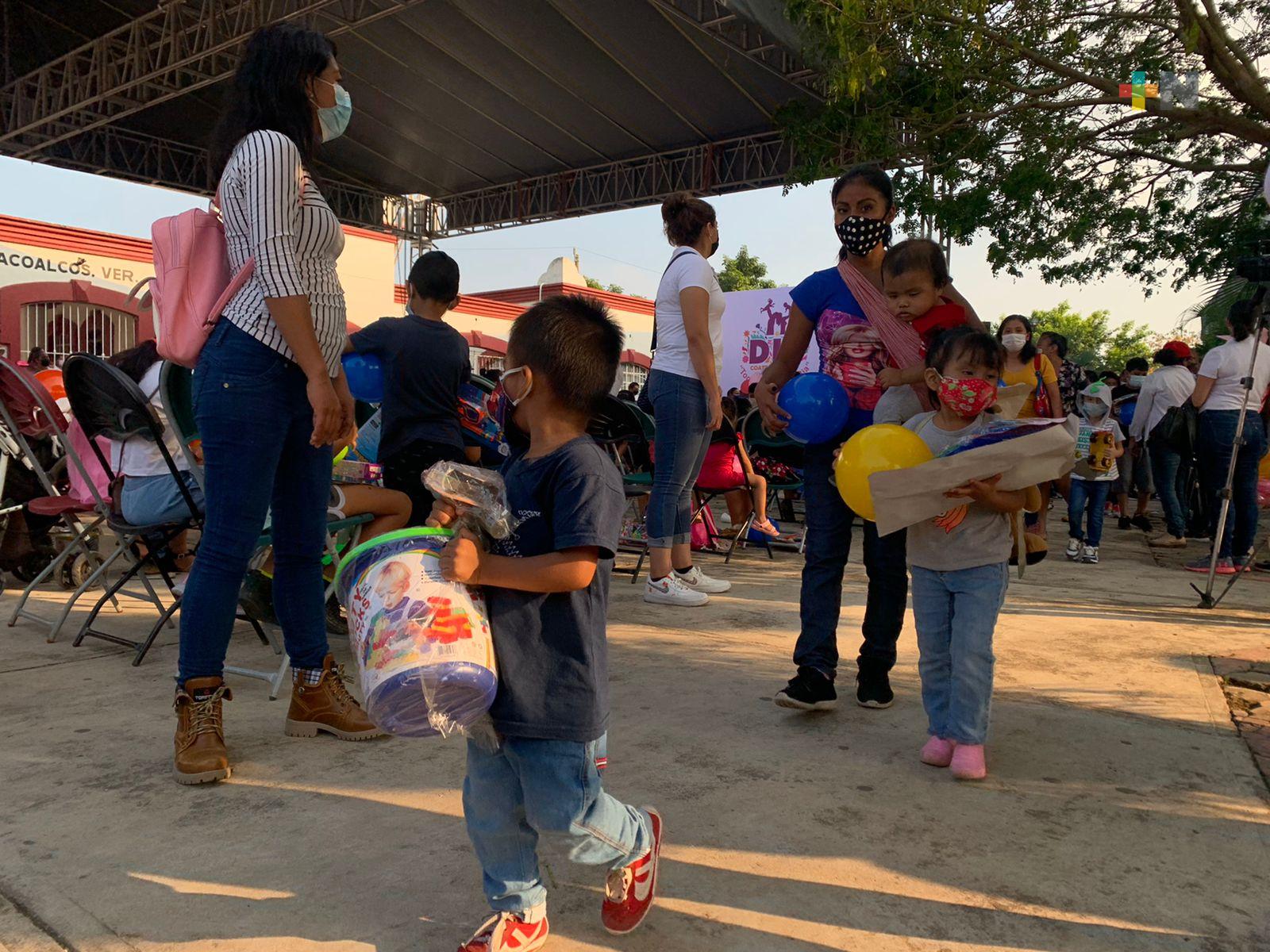 Celebran día de reyes para niños de ejidos y congregaciones de Coatzacoalcos, evento organizado por el DIF