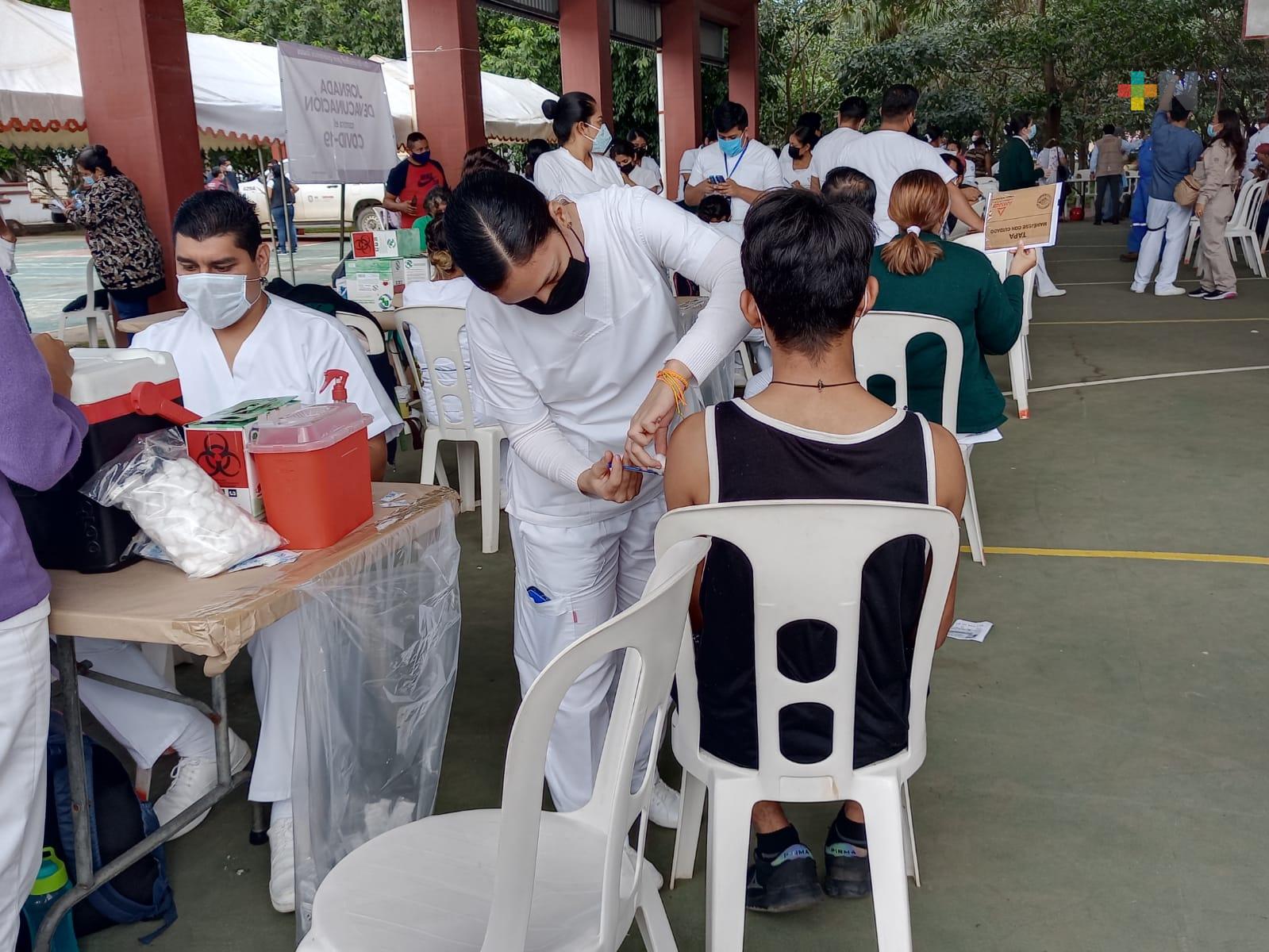 Inicia vacunación de refuerzo contra Covid para personas de 50 años y más en Coatzacoalcos