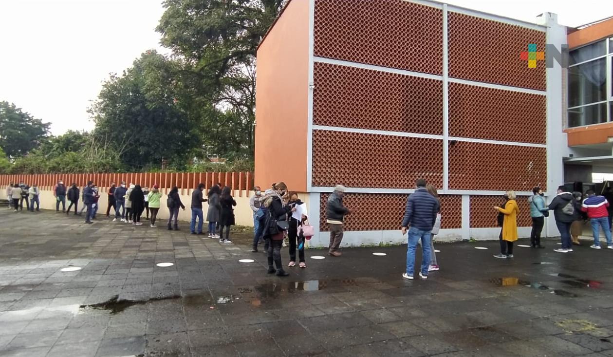 Gran participación de maestros para vacunarse en Xalapa, Veracruz y Orizaba