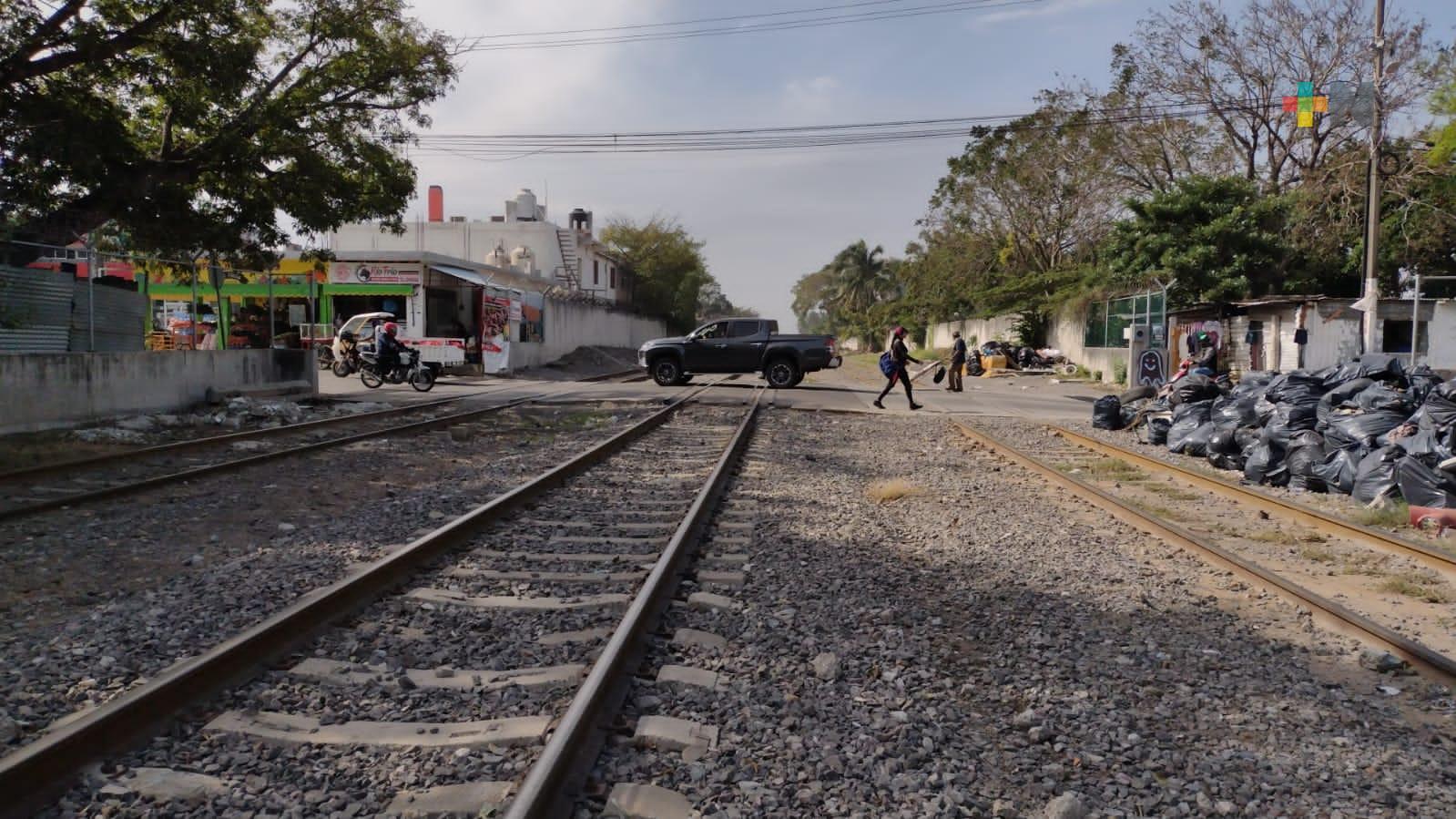 Sin vigilancia en vías de tren, aumentarían robos en colonia de Veracruz