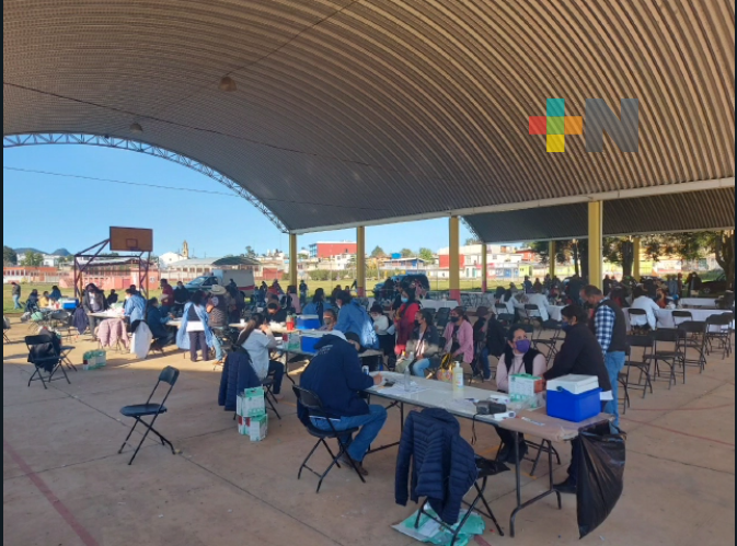 Cerca de 2 mil personas inmunizadas contra Covid-19 en Huayacocotla