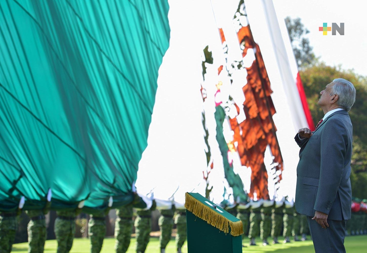 Presidente conmemora Día de la Bandera en Campo Marte