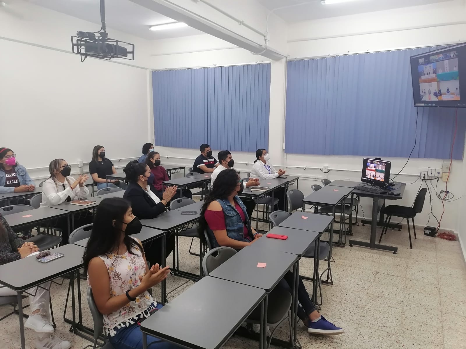 También catedráticos de la Universidad Veracruzana regresan este lunes a las aulas escolares