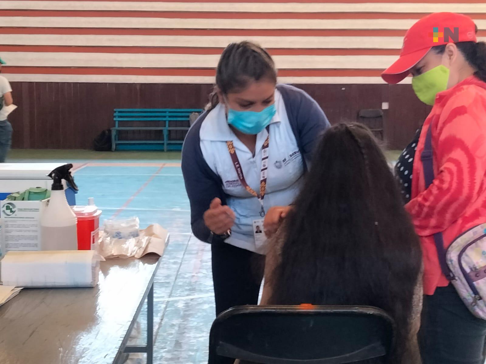 En gimnasio de Coatepec aplican refuerzos de vacunas contra Covid