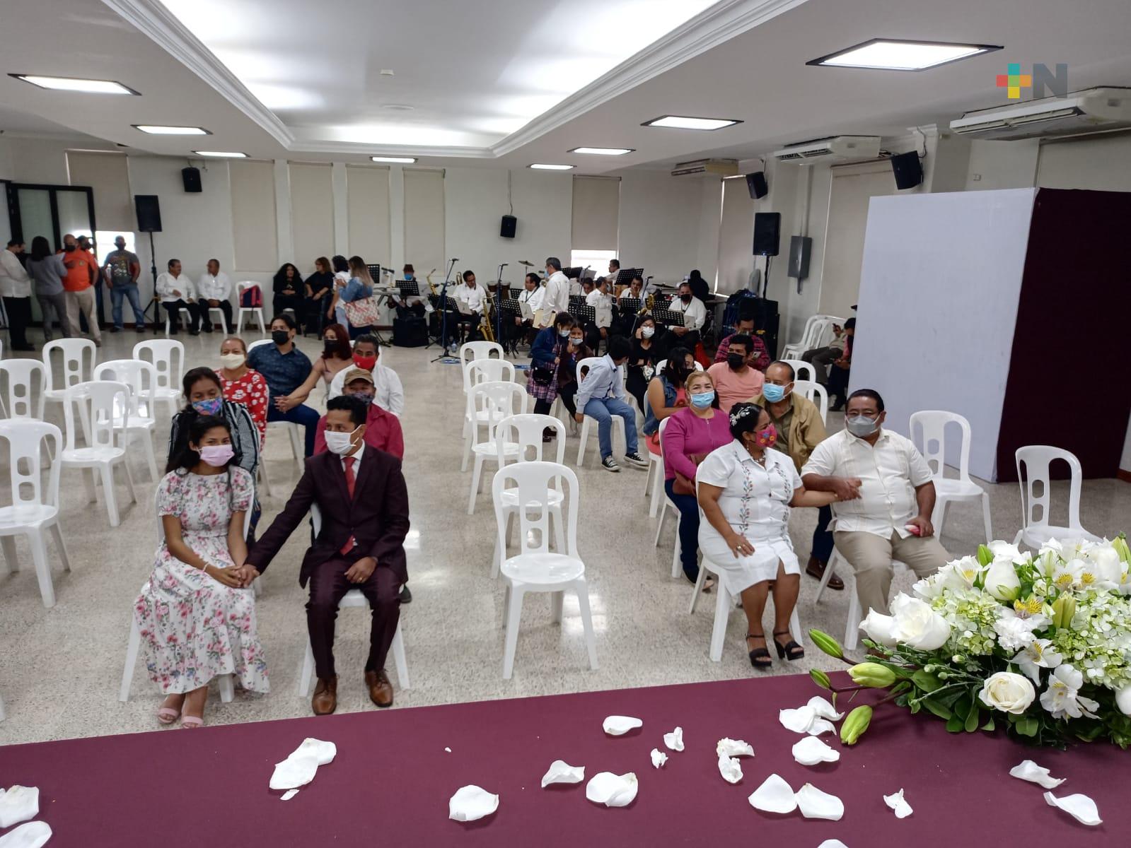 Podrán parejas del mismo sexo casarse en  bodas colectivas de Coatzacoalcos