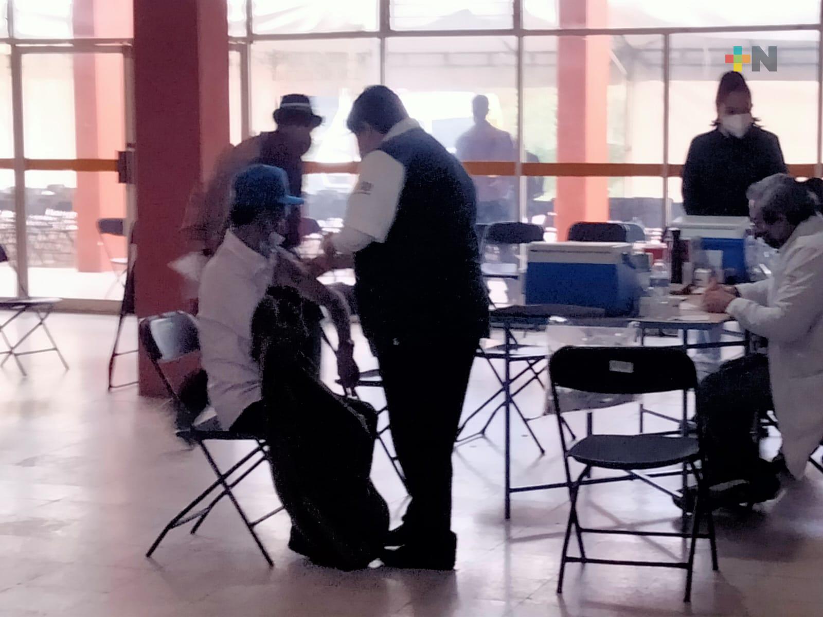 Concluyó vacunación de refuerzo para personas de 50 a 59 años en Coatepec