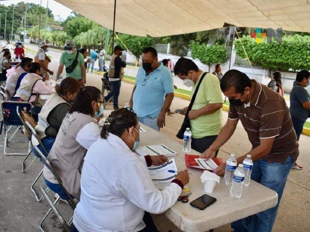 Aplican dosis de refuerzo en municipios del sur de Veracruz