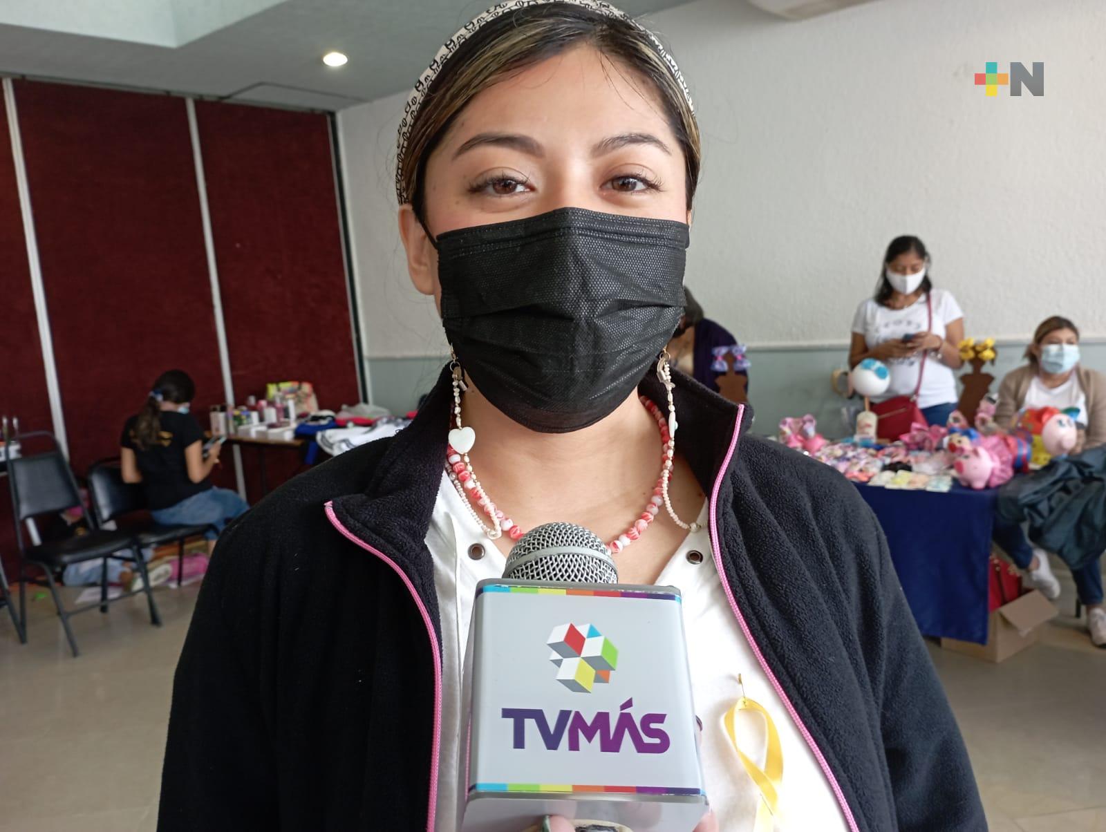 Banco de alimentos Olmeca recauda fondos vendiendo ropa donada por la población