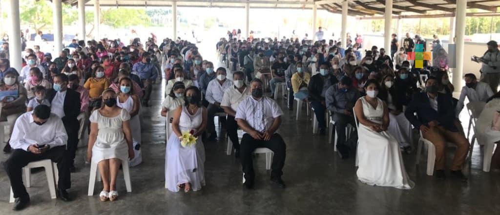 Contrajeron matrimonio 150 parejas en Tuxpan