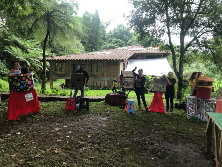 Invita JEX a la presentación escénica de Pedro Páramo, miradas breves: Recorrido en teatro lambe lambe