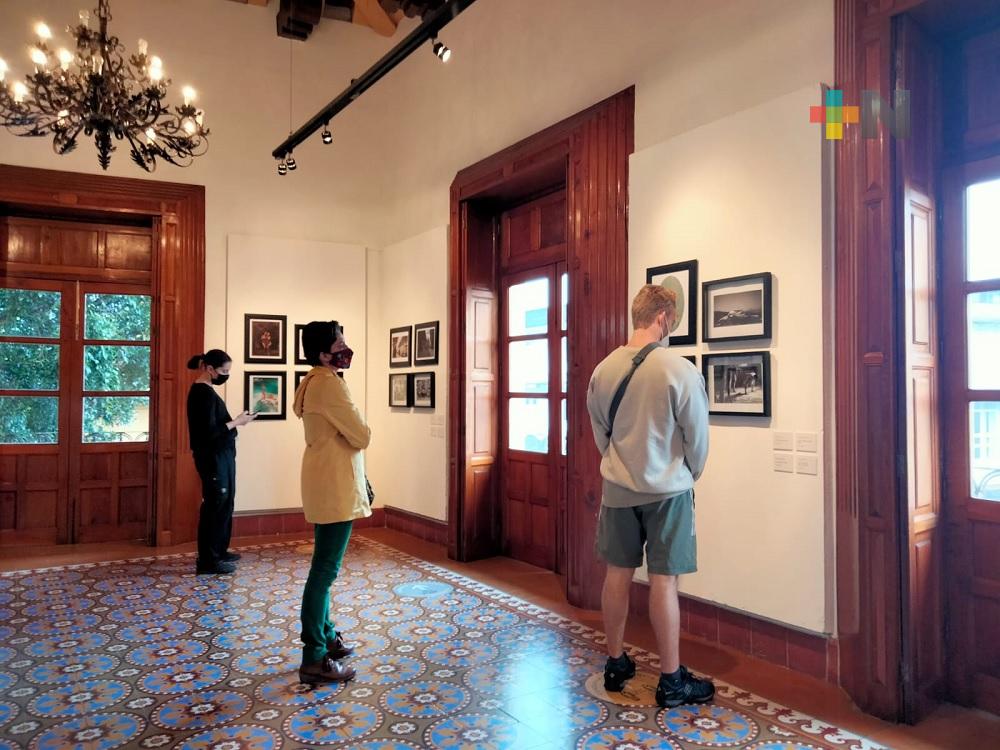 Continúa exposición fotográfica en la Casa de Cultura de Coatepec