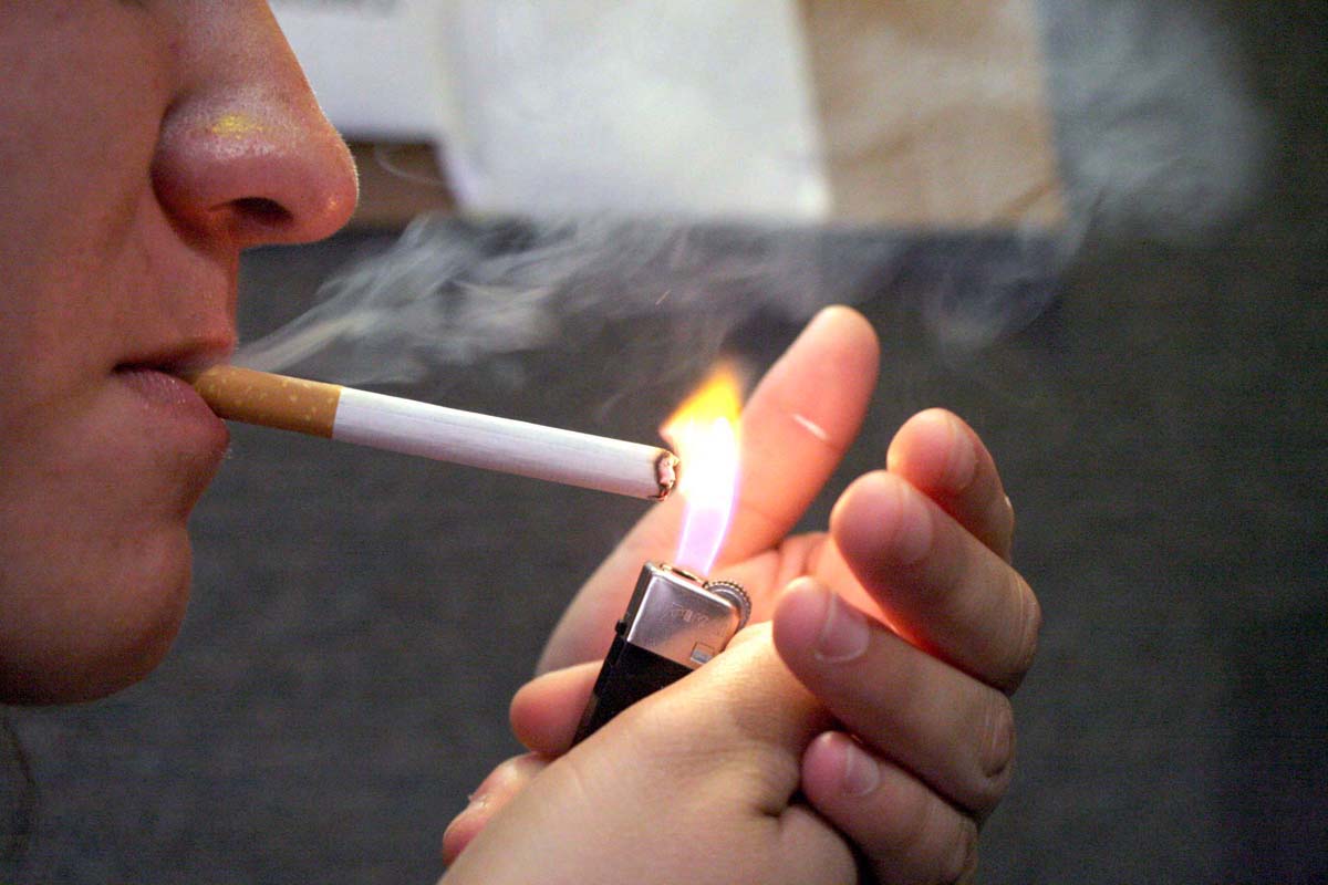 Orientan a jóvenes de Tuxpan sobre daño que produce el tabaco