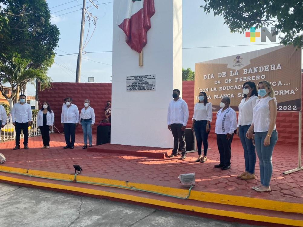 En Tierra Blanca también celebraron el Día de la Bandera