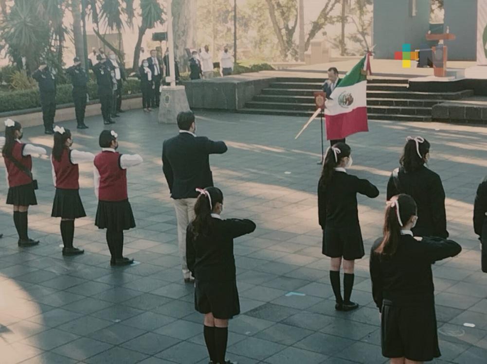 En Xalapa, autoridades estatales y federales celebraron el 201 aniversario del Día de la Bandera