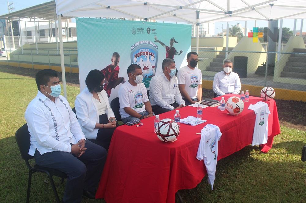 Presentaron la Academia de Futbol Leyes de Reforma