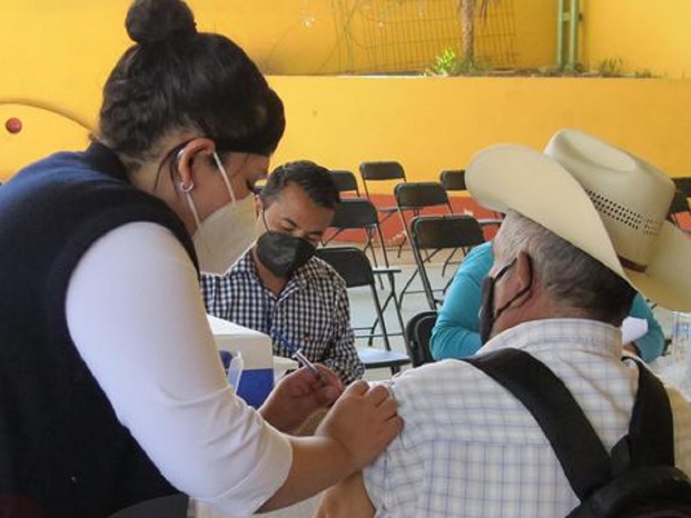 En municipio de Emiliano Zapata aplican vacuna de refuerzo