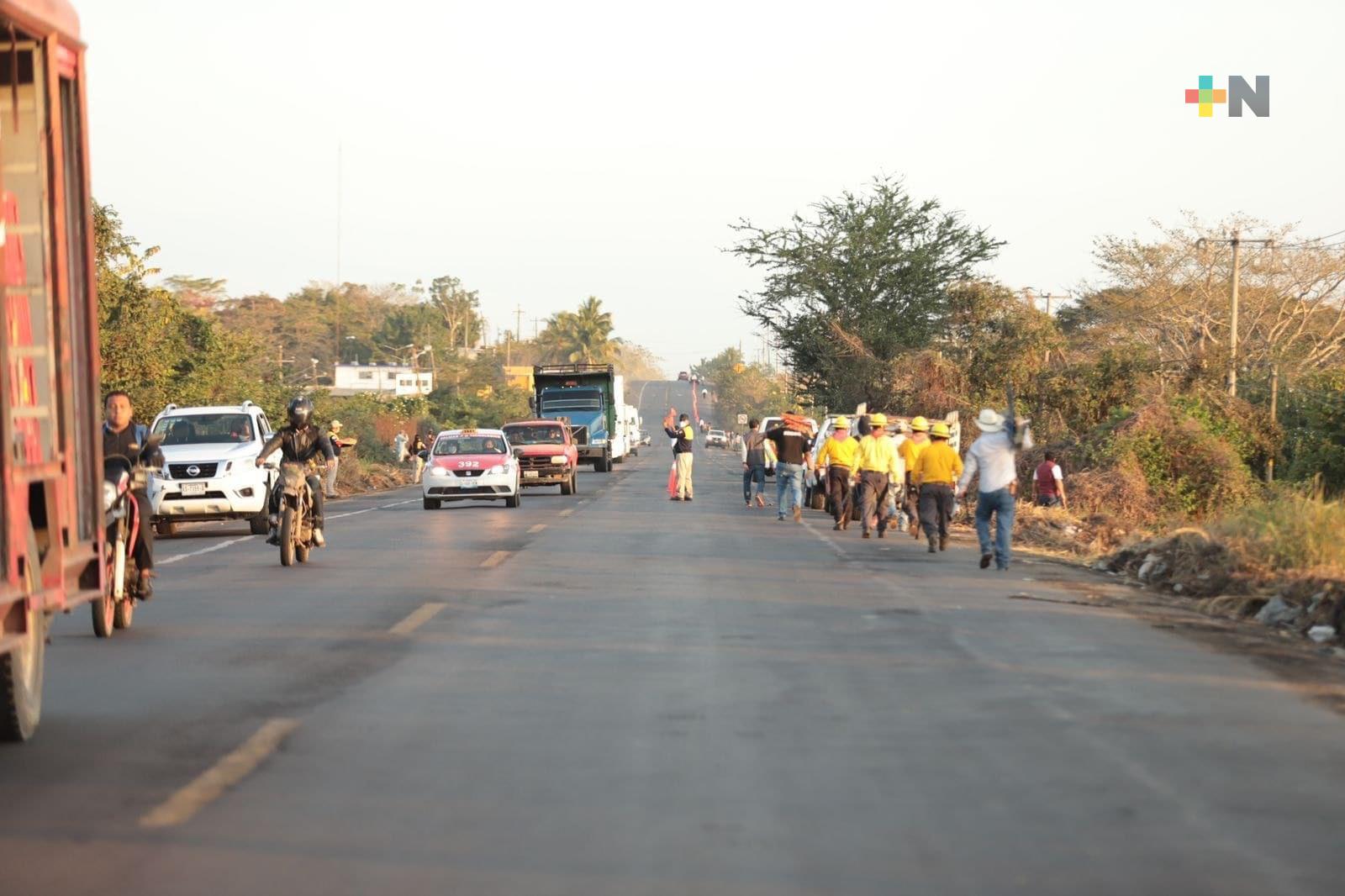 Ciudadanos y funcionarios realizan Jornada de limpieza y embellecimiento en Tierra Blanca