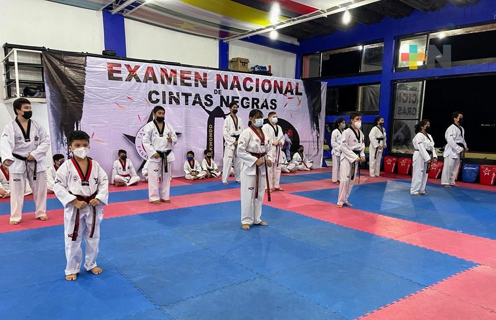ES Taekwondo Coatzacoalcos a torneos nacionales escolares