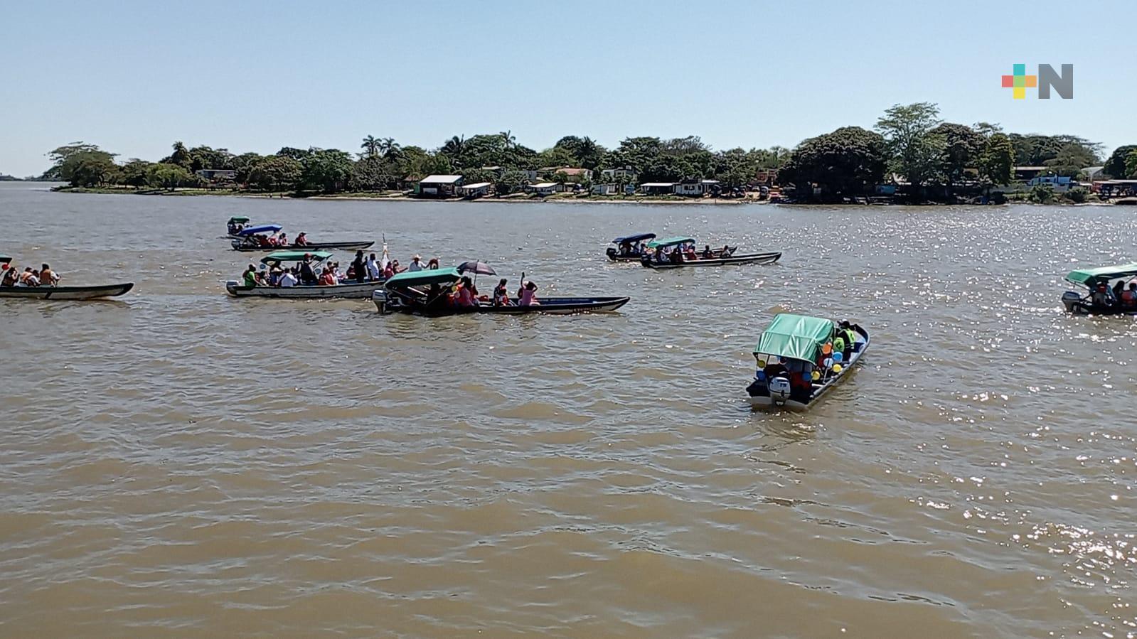 Recorre virgen de La Candelaria río de Coatzacoalcos