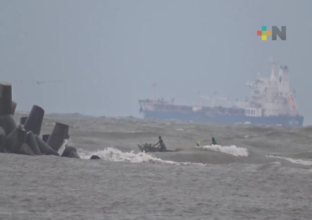 Desafían pescadores alertas por frente frío